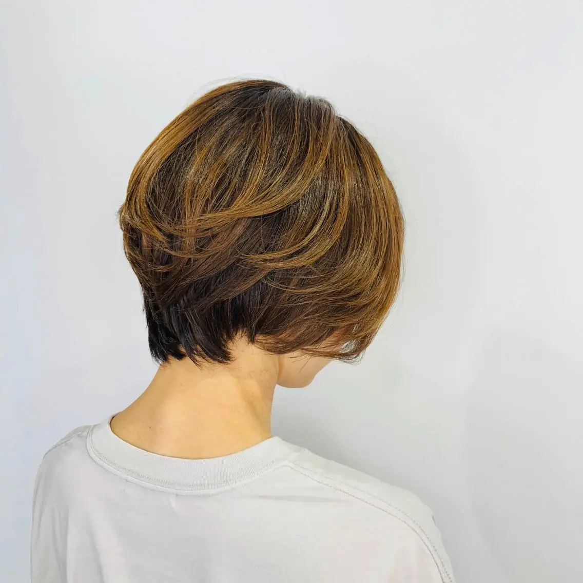 ショート カット ヘアカラー 冨田 義智のヘアスタイル