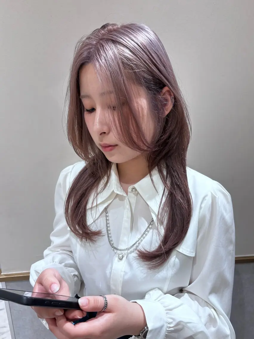 ロング カラー 切りっぱなしボブ ブリーチ ダブルカラー イヤリングカラー ハイライトカラー ヘアカラー iona/ハイトーン /ネイルのネイルデザイン
