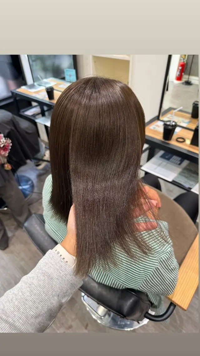 ミディアム カラー グレージュ オリーブグレージュ オリーブグレー ヘアカラー トリートメント 艶髪レイヤー上田 紗也🇰🇷💗のヘアスタイル