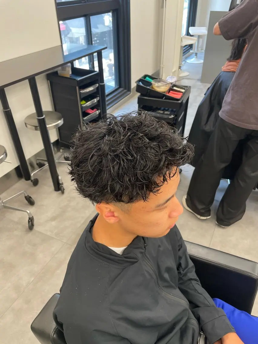 ショート パーマ メンズ シミズ リキのヘアスタイル