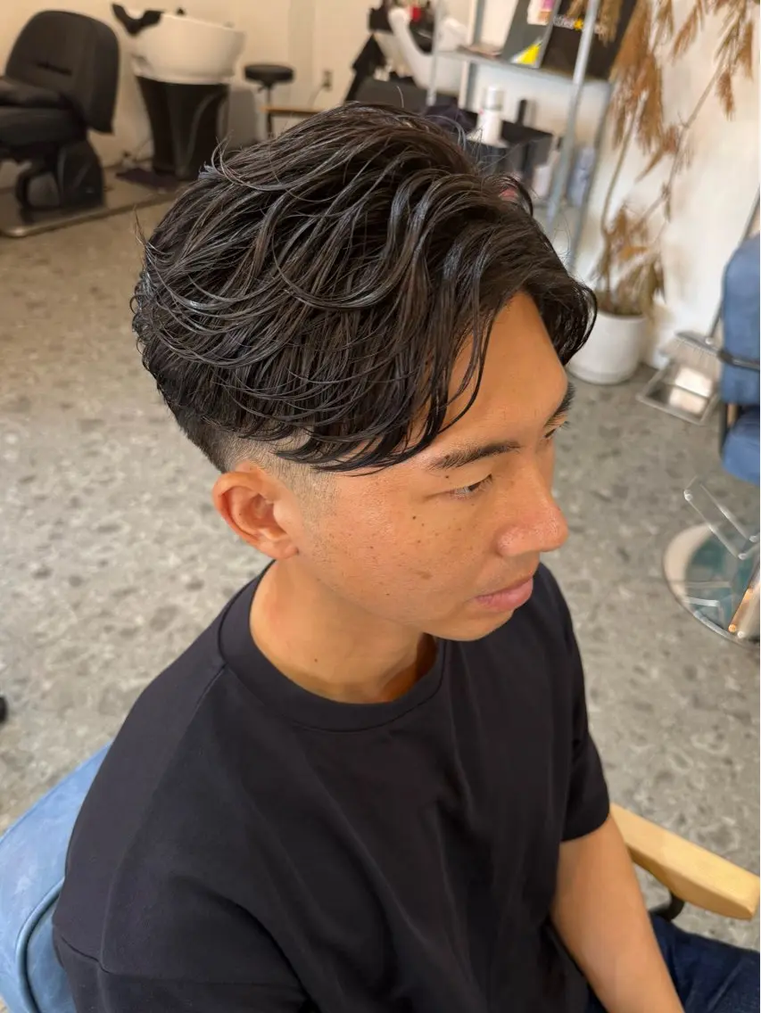 ショート パーマ メンズ フェードカット メンズパーマ 溝口 槙里也のヘアスタイル