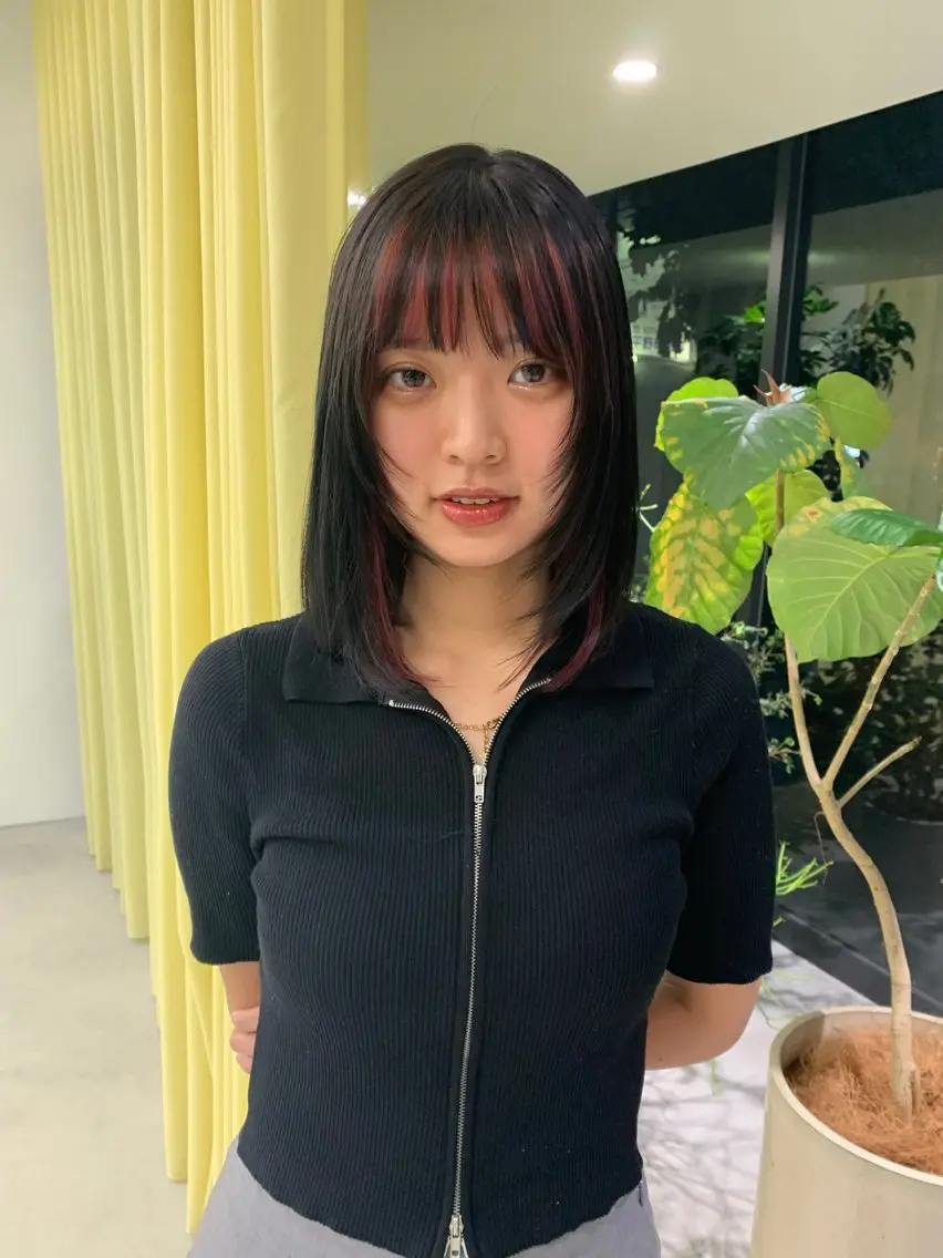 カラー なのは\透け感カラー \レイヤーカットのヘアスタイル