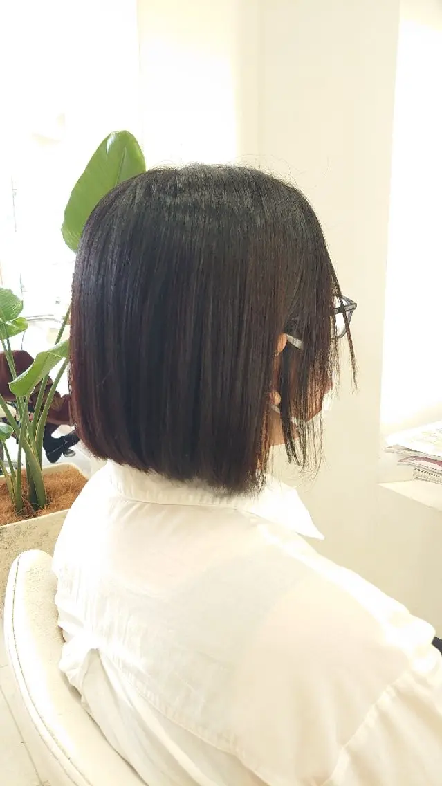 ミディアム ボブ カット キンジョウ エナミのヘアスタイル