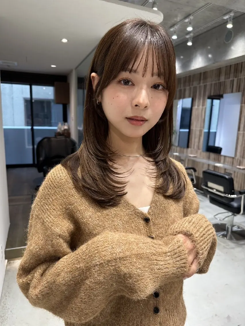 セミロング カラー ブリーチ ダブルカラー 顔周りカット ハッシュカット レイヤーカット カット ヘアカラー トリートメント HONEY渋谷 髪質改善/レイヤーのヘアスタイル