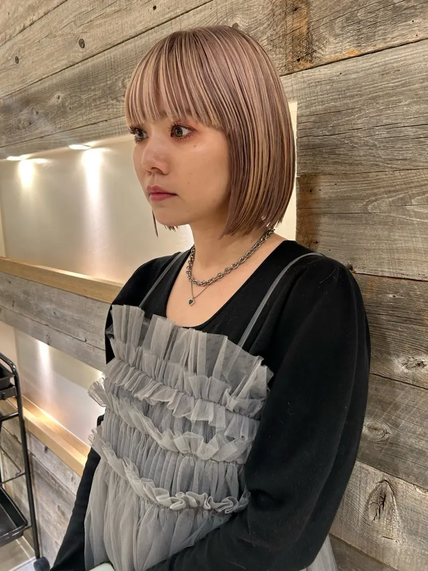ショート カラー ブリーチ ケアブリーチ デザインカラー ハイライトカラー ハイライト カット ヘアカラー トリートメント 村上雅人 ナチュラルモードのヘアスタイル