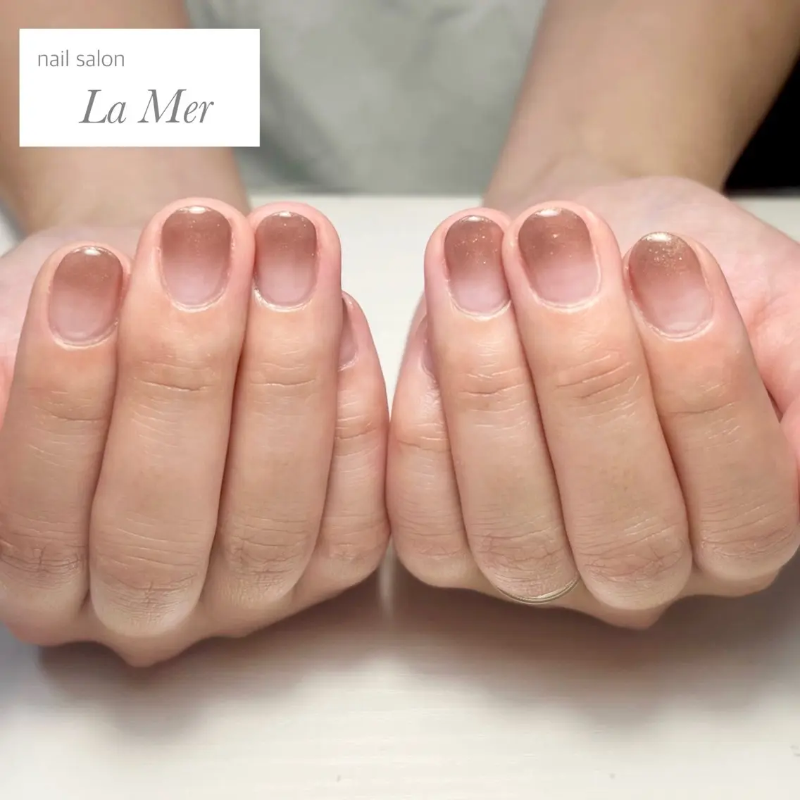 ネイル ブラウン グラデーション ラメ(グリッター) ラメグラデーション オフィスネイル ハンドネイル nailsalon La Merのネイルデザイン
