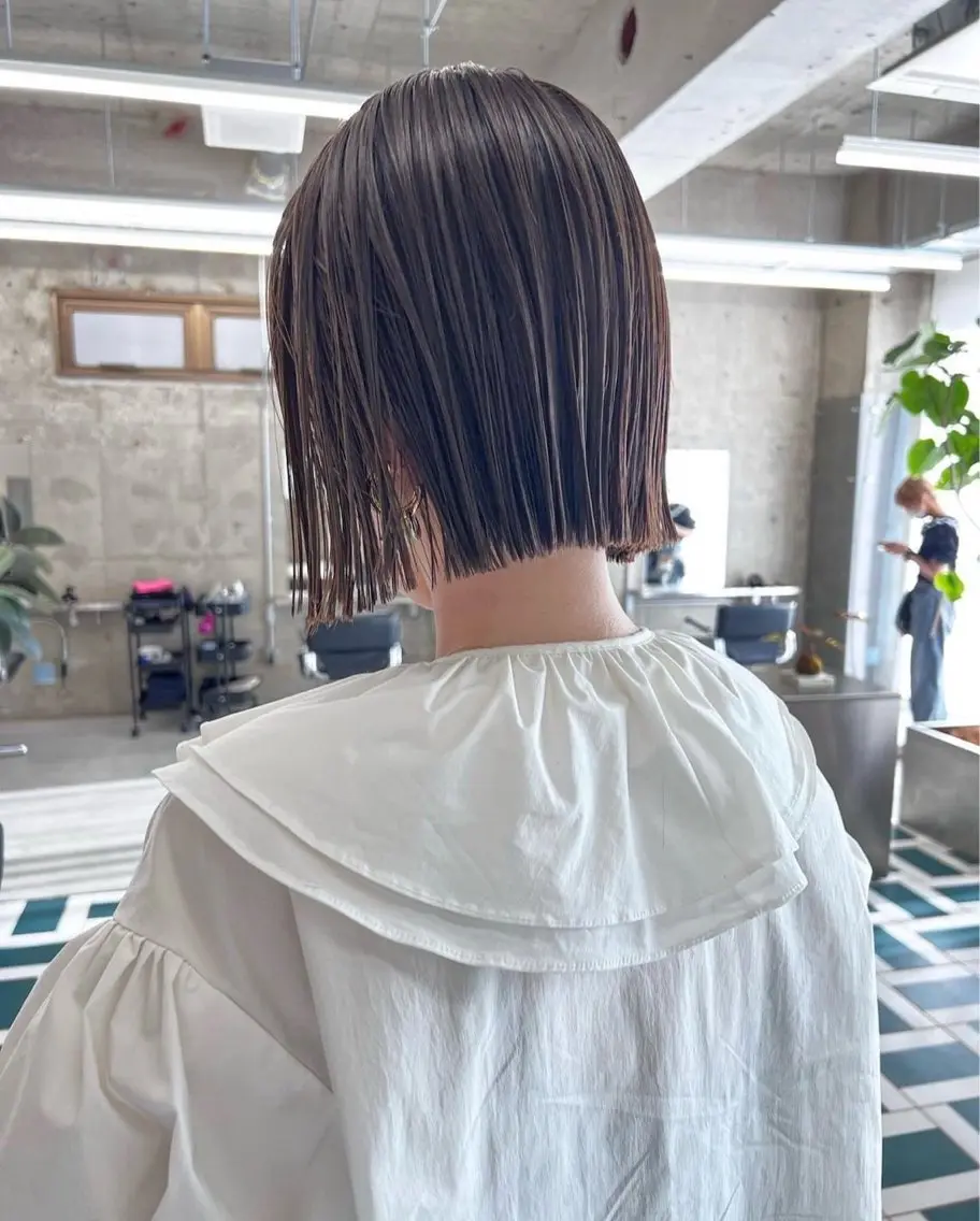 ミディアム カラー 切りっぱなしボブ ベージュカラー 透明感カラー グレージュ ボブ ヘアカラー トリートメント レイヤーボブ/ボブ 名駅/縮毛矯正のヘアスタイル