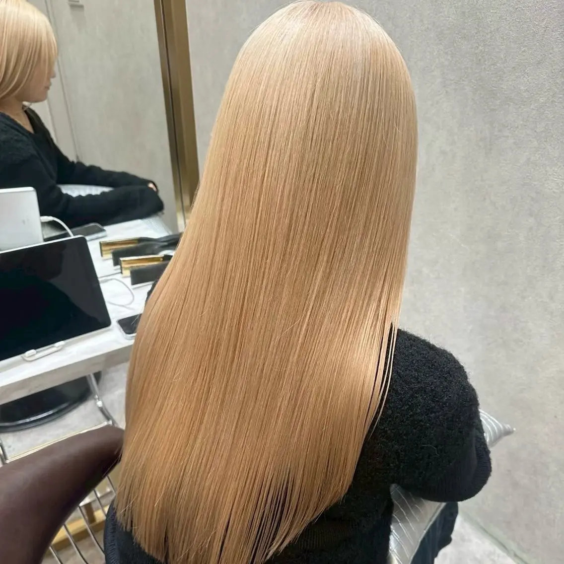 ロング カラー 抜きっぱなしブロンド ブロンド ヘアカラー ミルクティ/ ブラウンカラー/りおのヘアスタイル