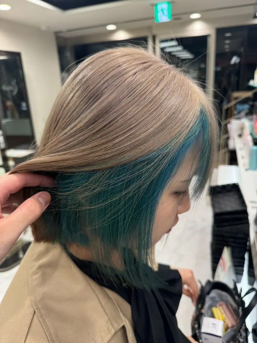 ミディアム カラー ヘアアレンジ 切りっぱなしボブ ミストバング ブリーチ デザインカラー ダブルカラー ヘアカラー トリートメント 目黒 碧人のヘアスタイル