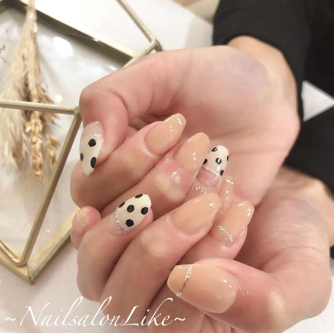 セミロング ネイル ドット シンプルネイル Likeモデル 募集中のネイルデザイン