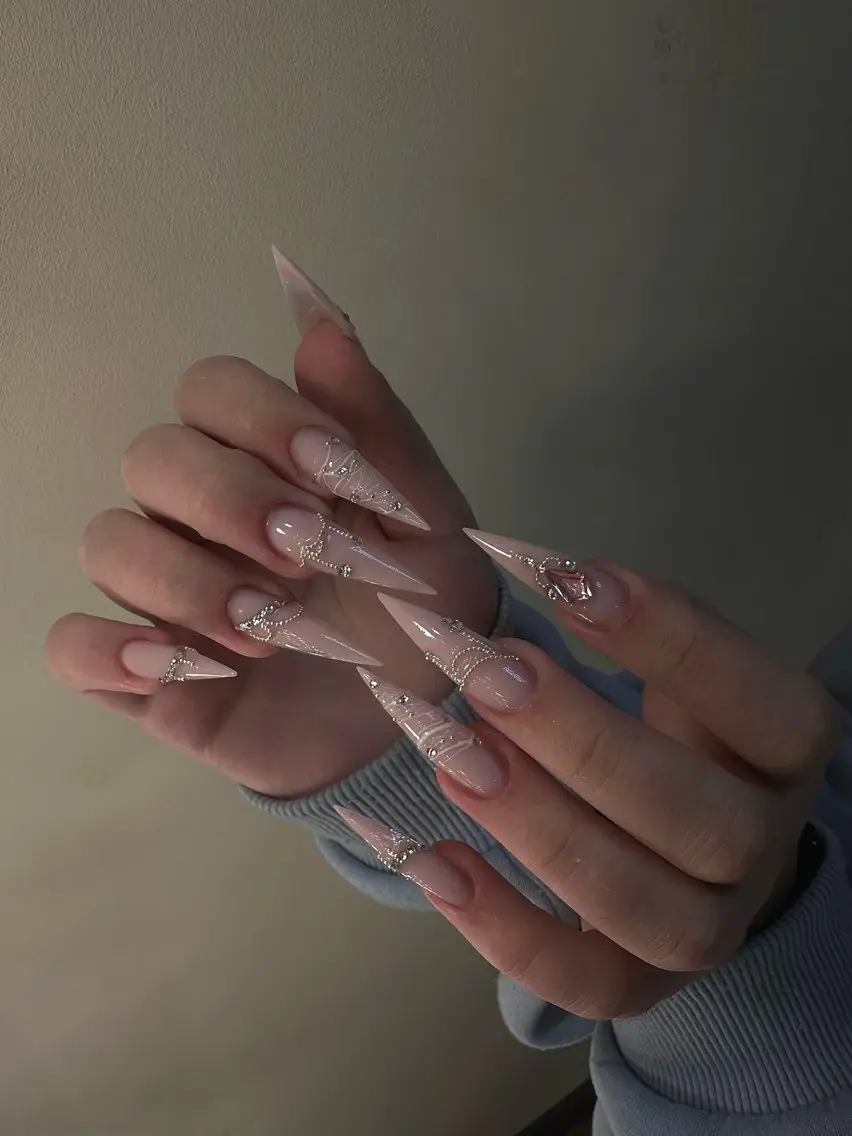 ネイル フレンチネイル ジェルネイル キラキラネイル 韓国ネイル マグネットネイル Julli NailStudioのネイルデザイン