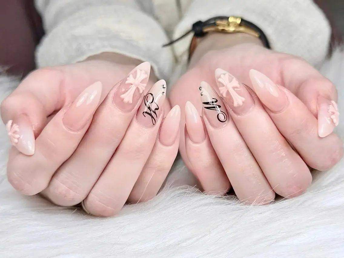ネイル アートネイル ボルドー フレンチネイル ジェルネイル 氷ネイル・うるうるネイル ハンドネイル Julie NailSalonのネイルデザイン