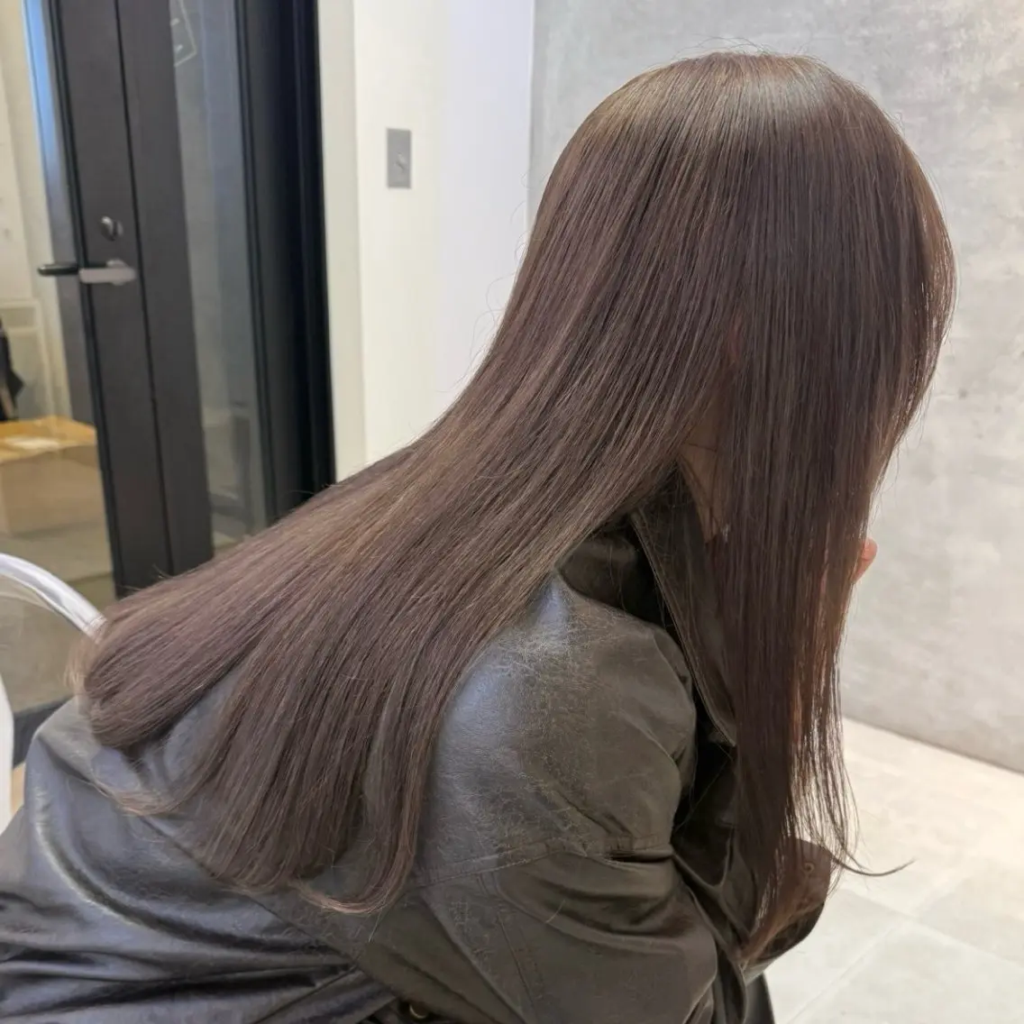 カットダブルカラー　透明感/ベージュカラー/ブリーチなしカラー/くびれヘアの写真