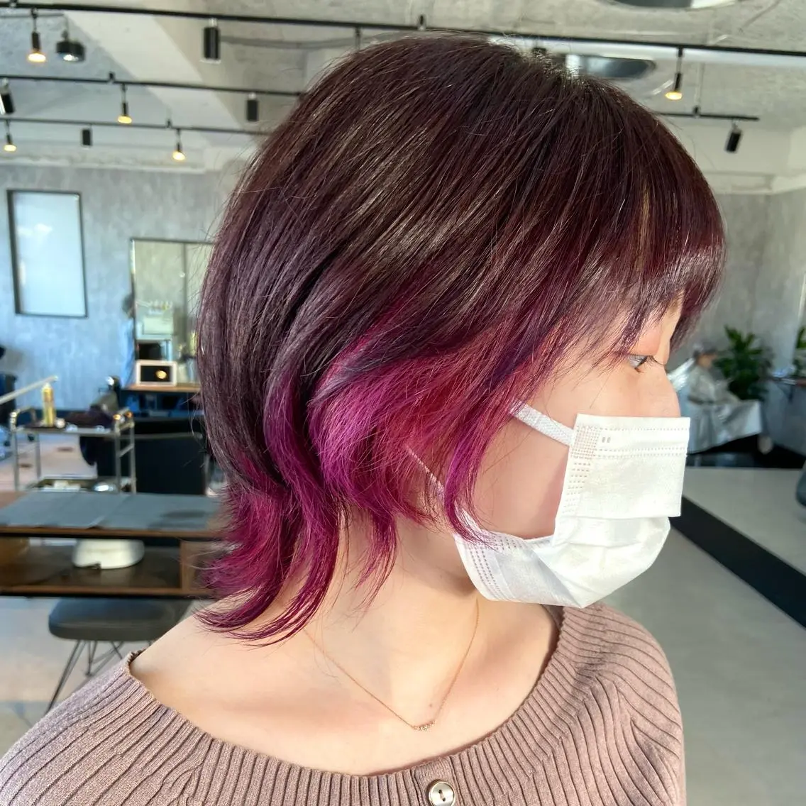 ミディアム カラー ヘアアレンジ インナーカラー ピンクカラー バイオレットカラー TIDEHAIR SHIHOのヘアスタイル