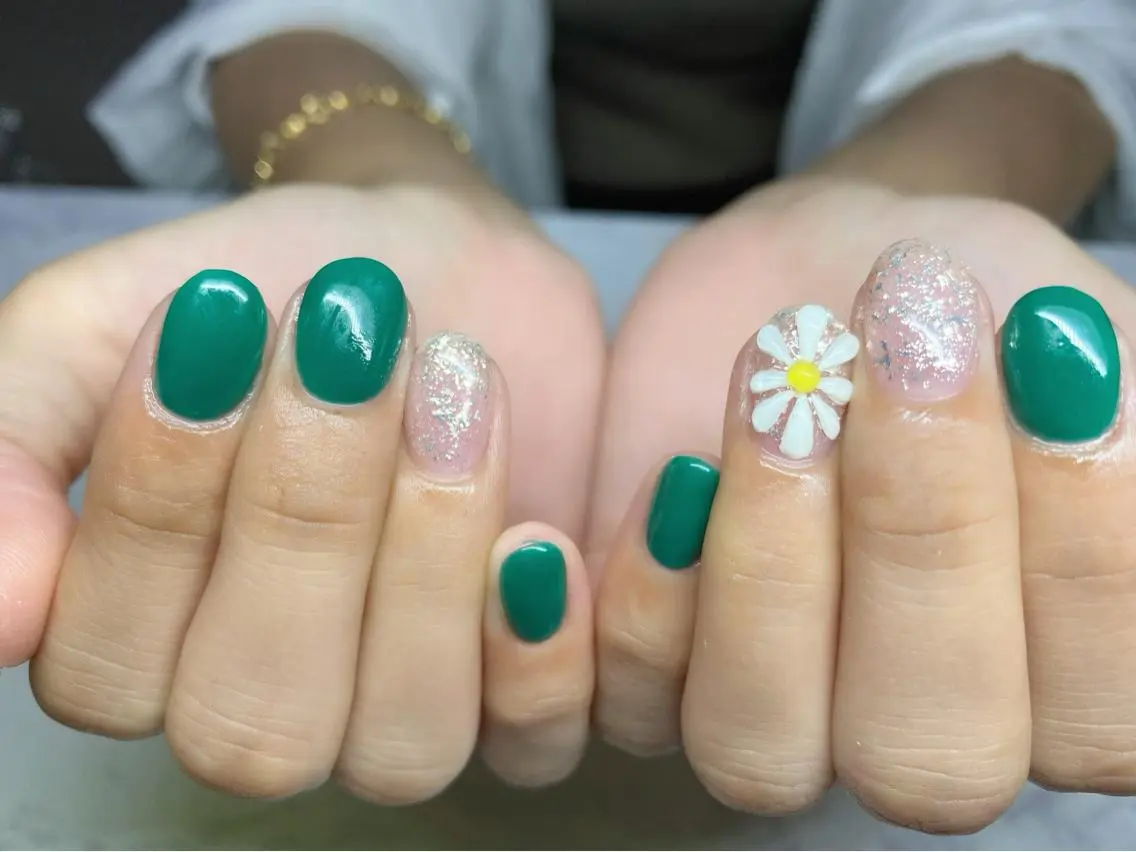 ネイル フラワーネイル グリーン ぷっくりネイル Era nailのネイルデザイン