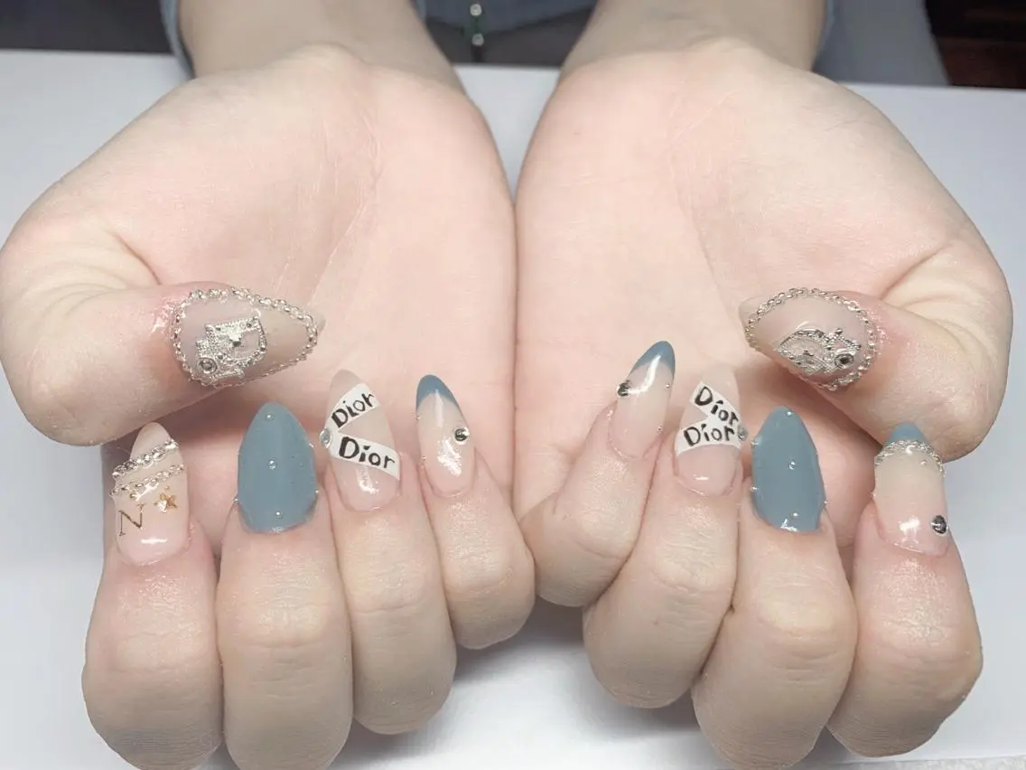ネイル 池崎 美穂のネイルデザイン