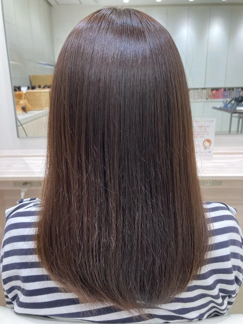 ミディアム カラー 新島 美恵子のヘアスタイル