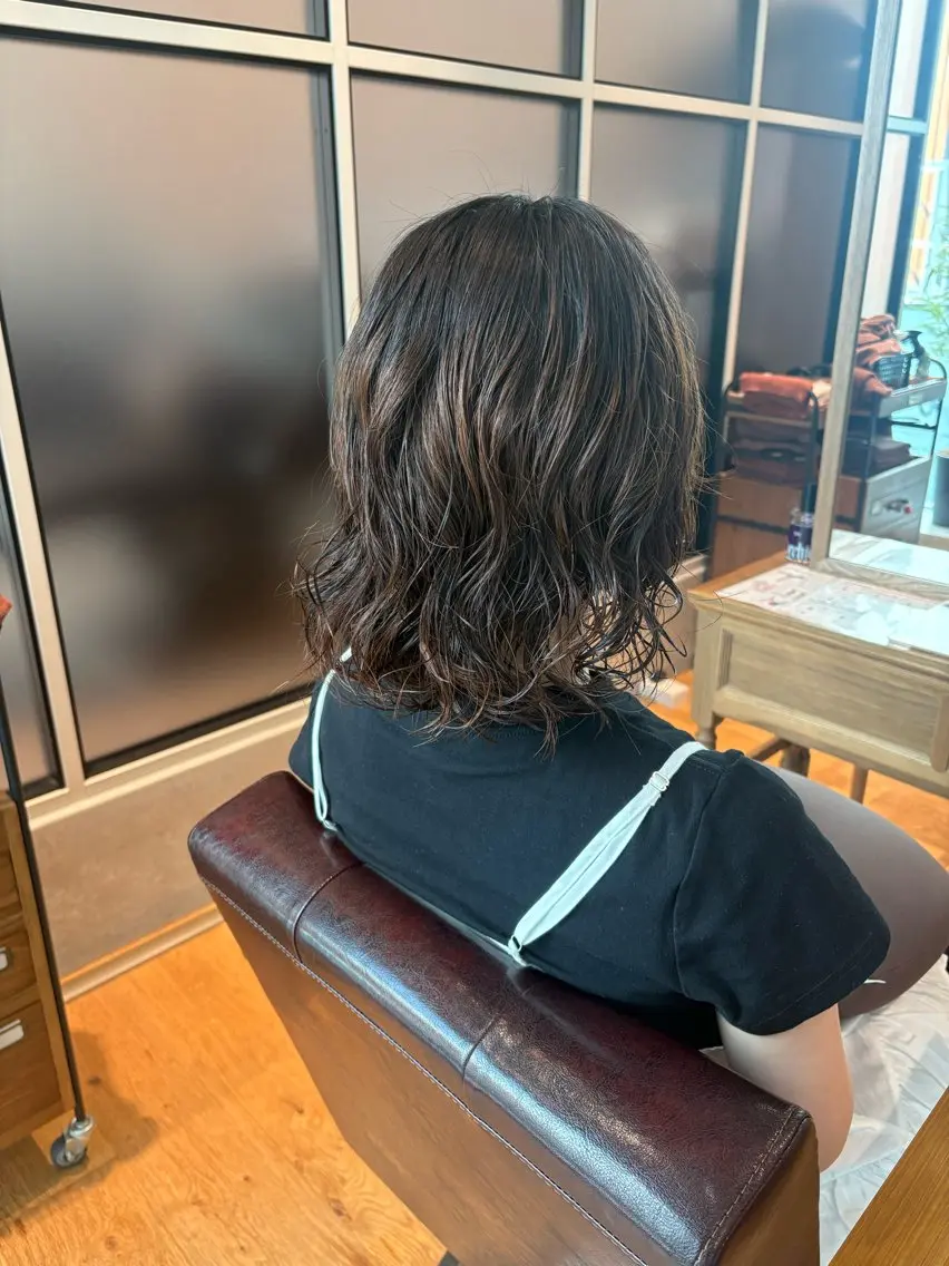 ミディアム ミディアムパーマ レイヤーカット カット パーマ トリートメント 村上 莉菜のヘアスタイル
