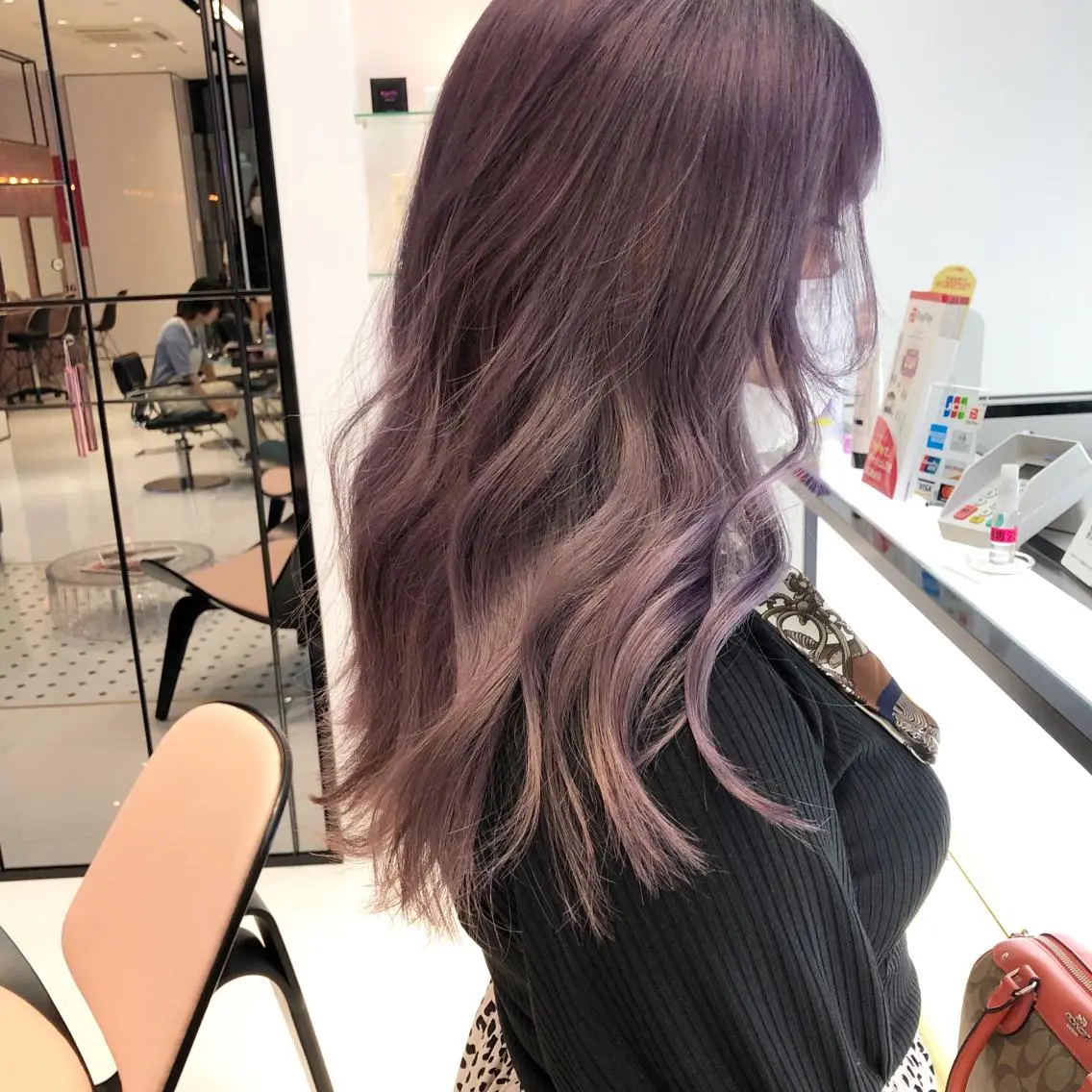 ロング カラー ブリーチ カット ヘアカラー 相川 愛実のヘアスタイル