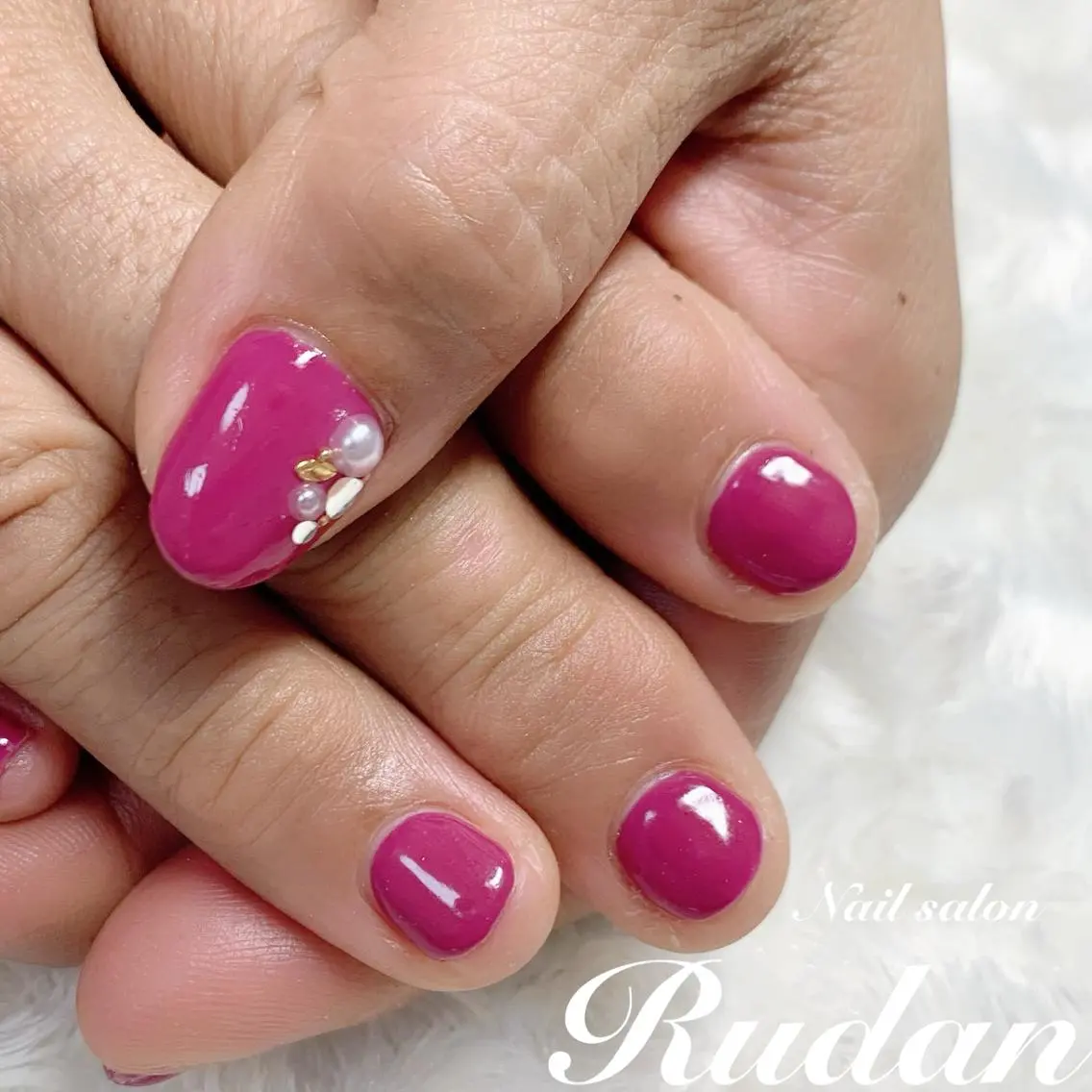 ネイル ストーンネイル Nailsalon Rudanのネイルデザイン