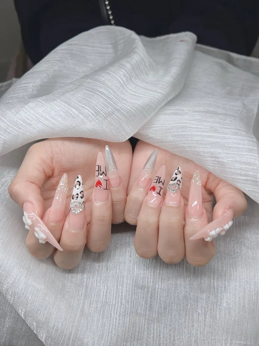 ネイル オーロラネイル チークネイル 長さ出し フットネイル フレンチネイル Lee Nails チップ長さだし専門店のネイルデザイン