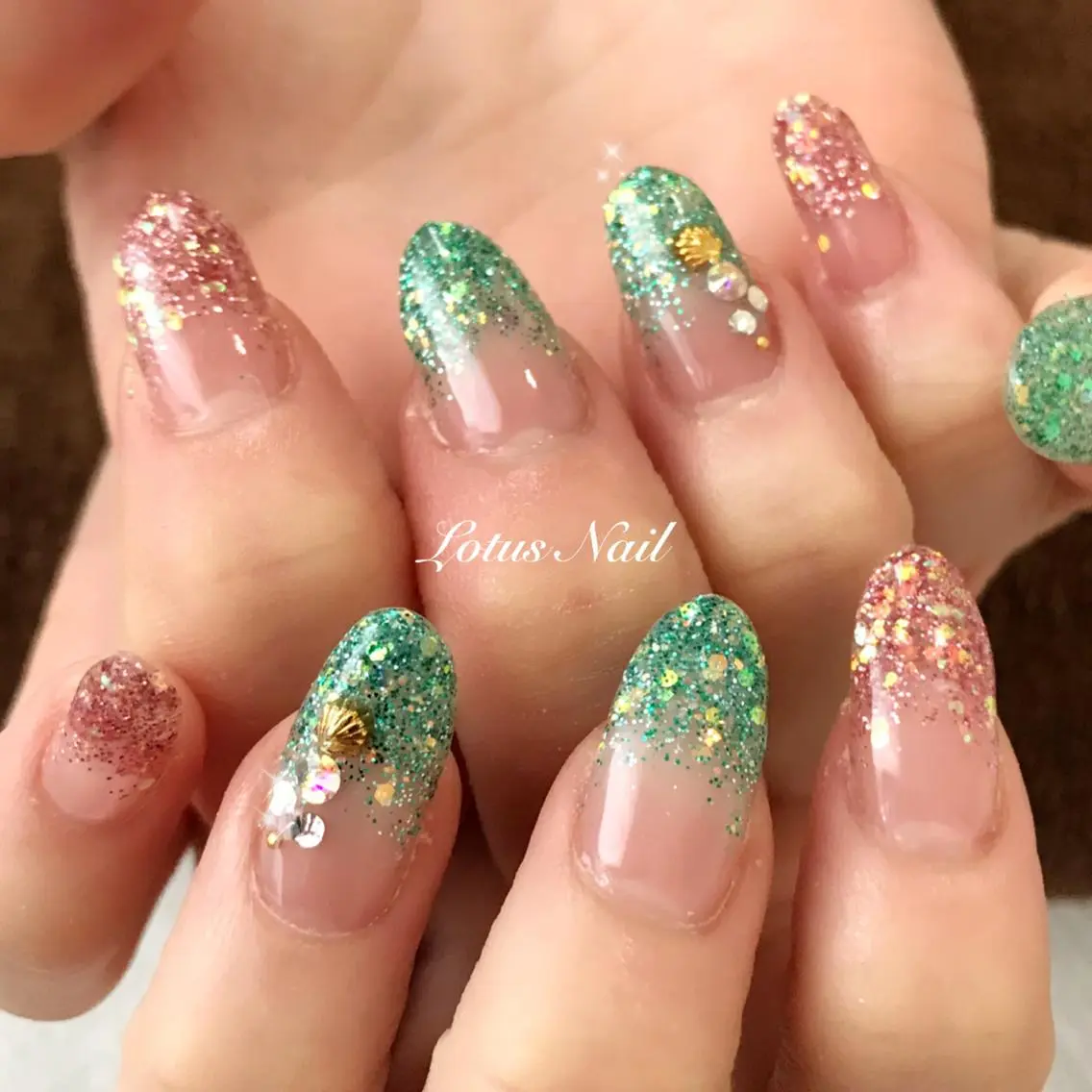 ネイル ストーンネイル ハンドネイル Lotus Nailのネイルデザイン