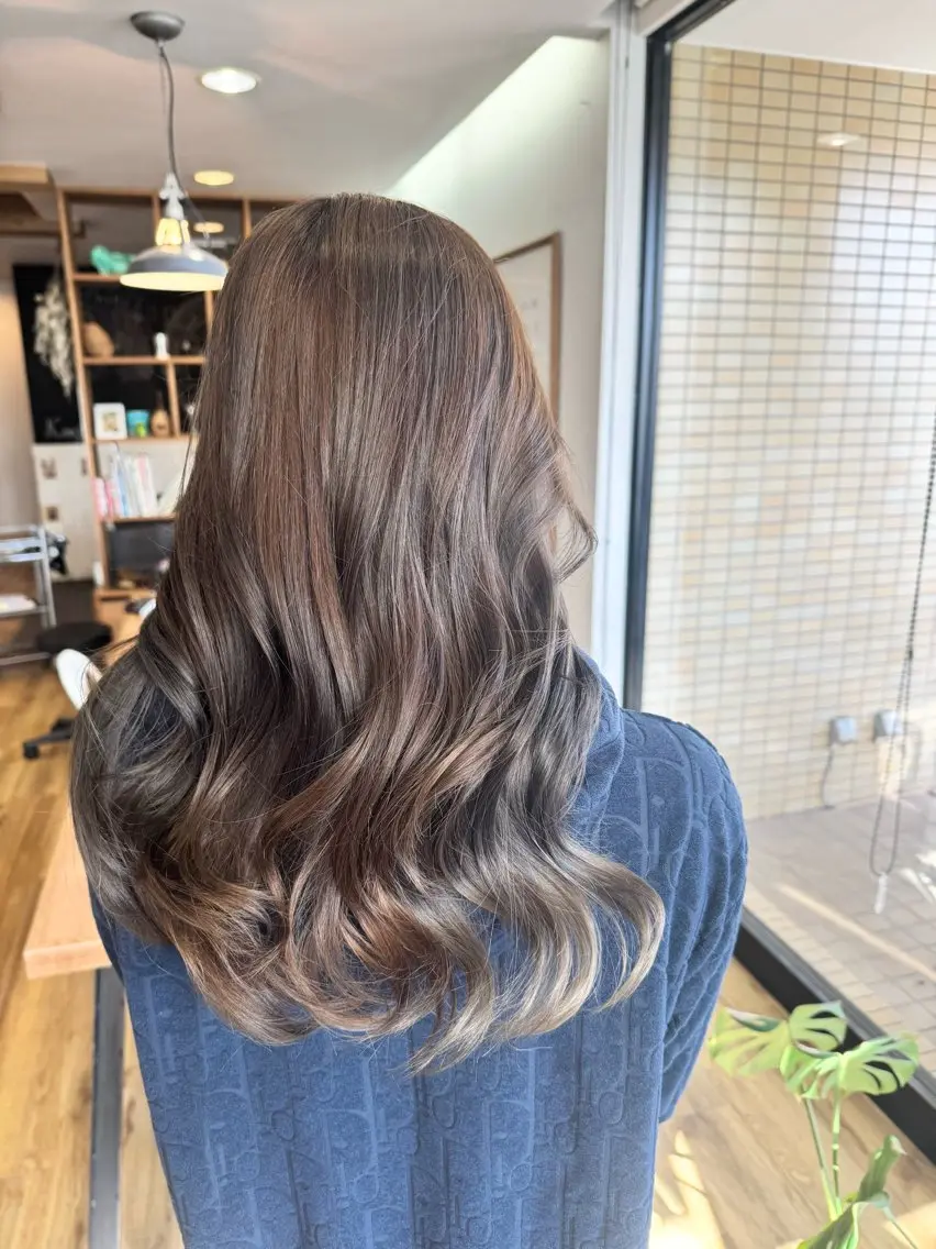 ロング カラー ヘアカラー トリートメント ツキダテ ユイのヘアスタイル