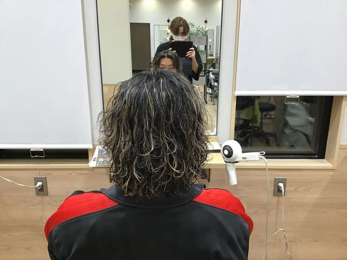 カラー パーマ メンズ メンズハイライト ハイライトカラー カット ヘアカラー パーマ 小田 暉のヘアスタイル