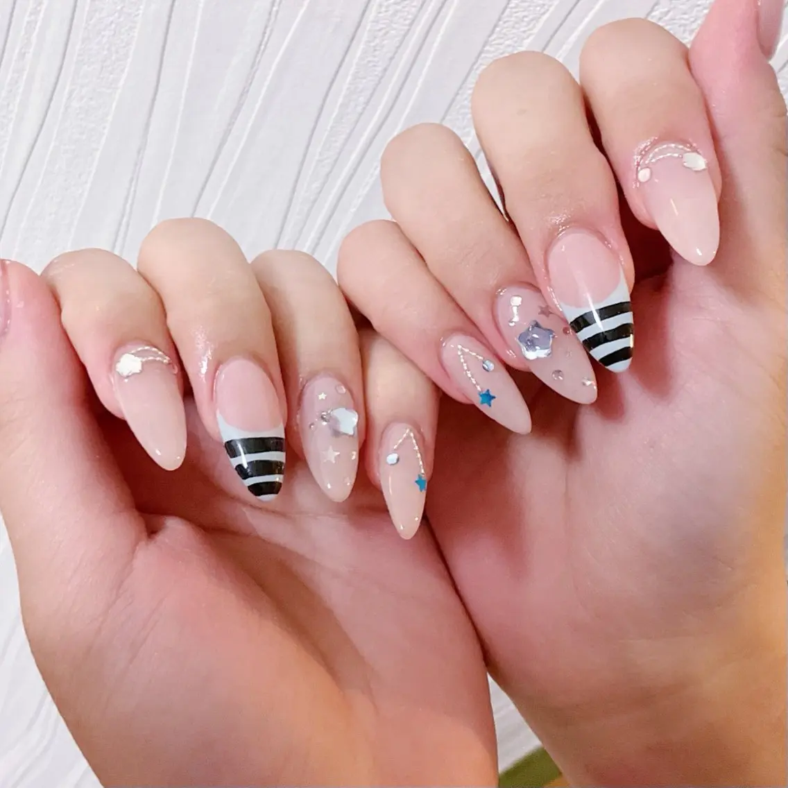 ネイル ハンドネイル 🍭Yun nail hyejin🌸のネイルデザイン