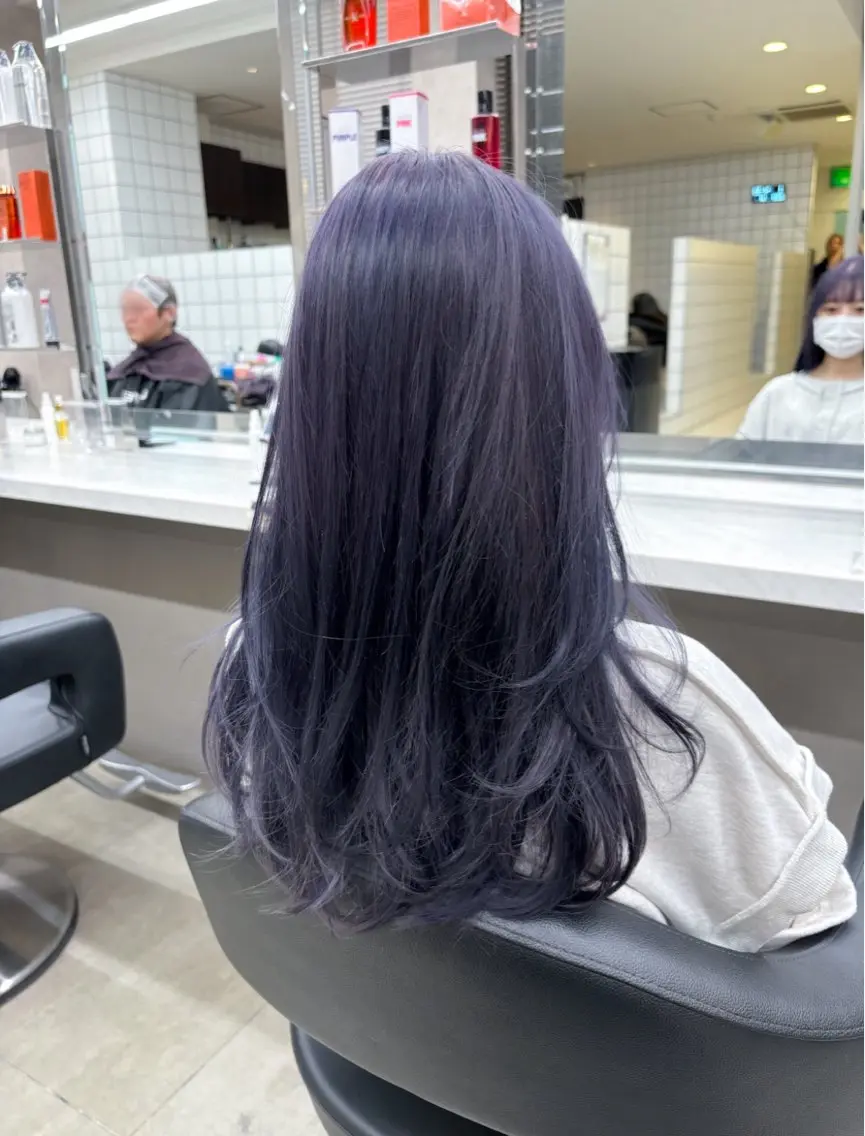セミロング カラー 黒髪 ブルーカラー ブルーブラック ブルーラベンダー グレージュ 抜け感レイヤー︴ ニュアンスカラーのヘアスタイル