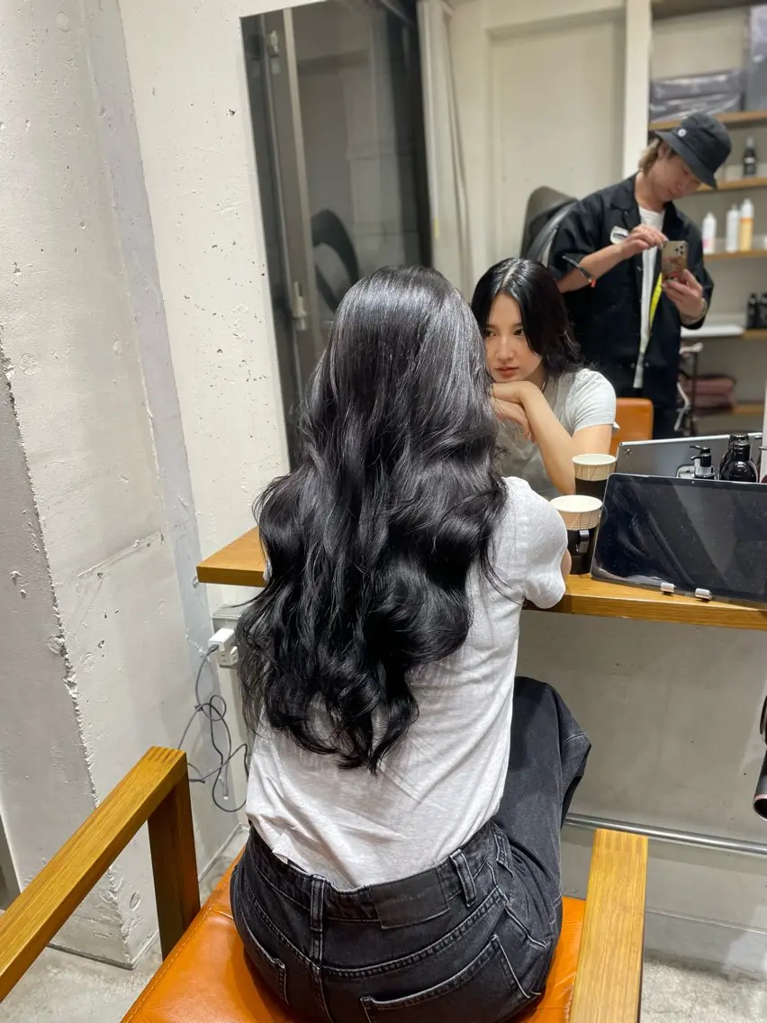 ロング レイヤーカット トリートメント 複雑履歴に対応ブリー チ無しダブルカラーのヘアスタイル