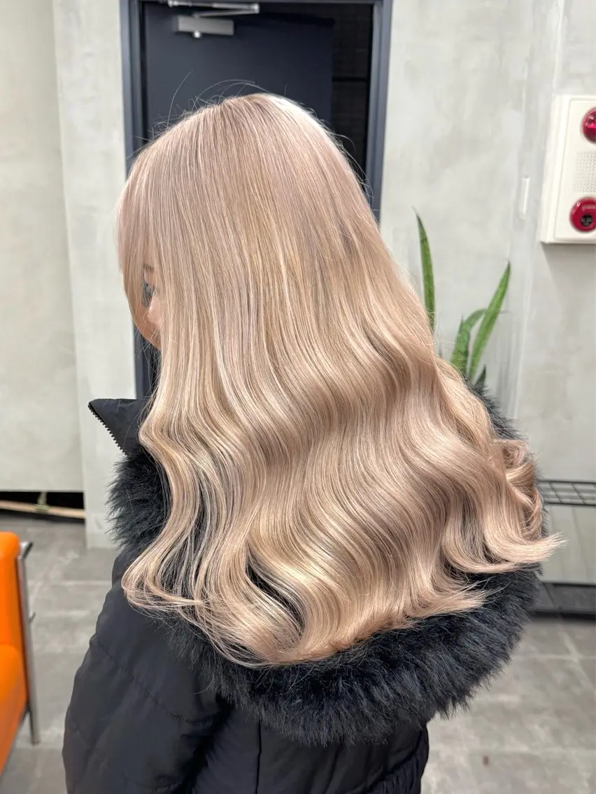 ロング カラー アッシュ ベージュカラー ブリーチ ケアブリーチ ダブルカラー カット ヘアカラー トリートメント ブリーチ ハイトーン 特化🌈フジタハルキのヘアスタイル