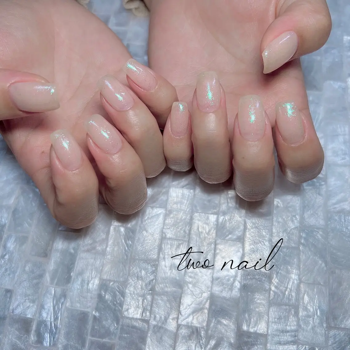 ネイル オーロラネイル キラキラネイル ネイルチップ ホワイト ハンドネイル two nailのネイルデザイン