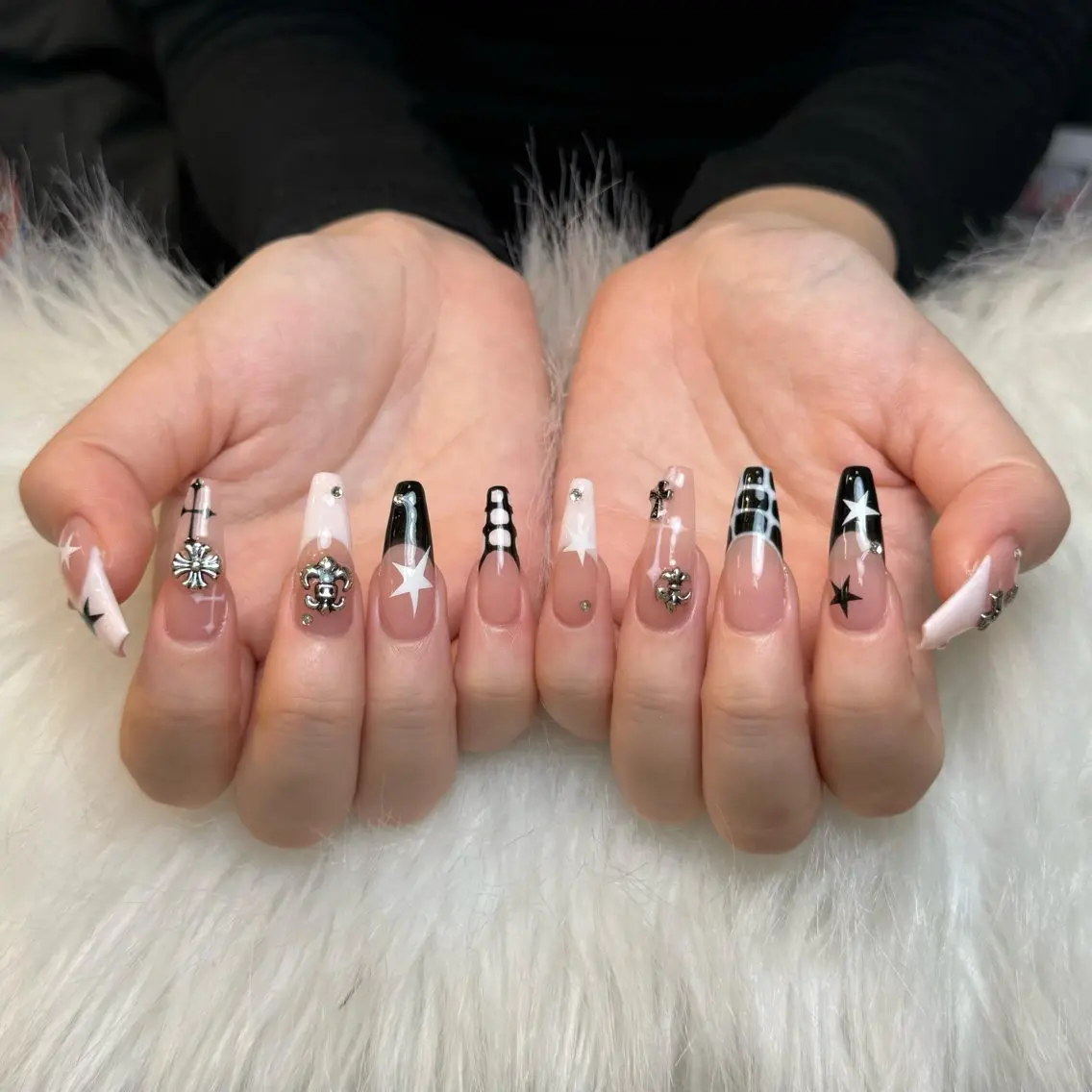 ネイル グラデーション キラキラネイル ワンカラーネイル 冬ネイル Jenn Nail Salonのネイルデザイン