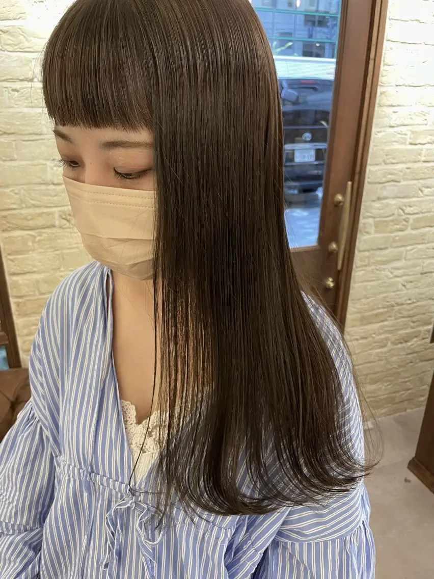 ロング 河上 麻衣/白髪ぼかしのヘアスタイル