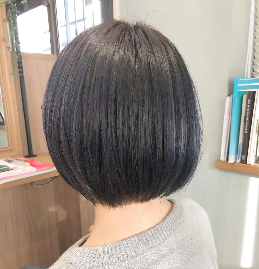 ミディアム ボブ カット ヘアカラー 平野 沙織のヘアスタイル