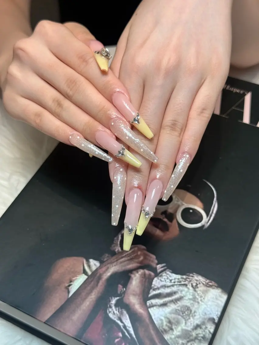 ネイル クリアネイル ドット フラッシュネイル フレンチネイル マグネットネイル ハンドネイル ハンドケア Aria Nail Beautyのネイルデザイン