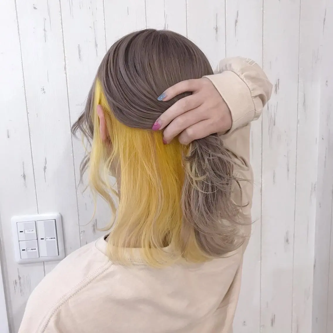 ミディアム カラー イエローカラー Yu シールエクステのヘアスタイル