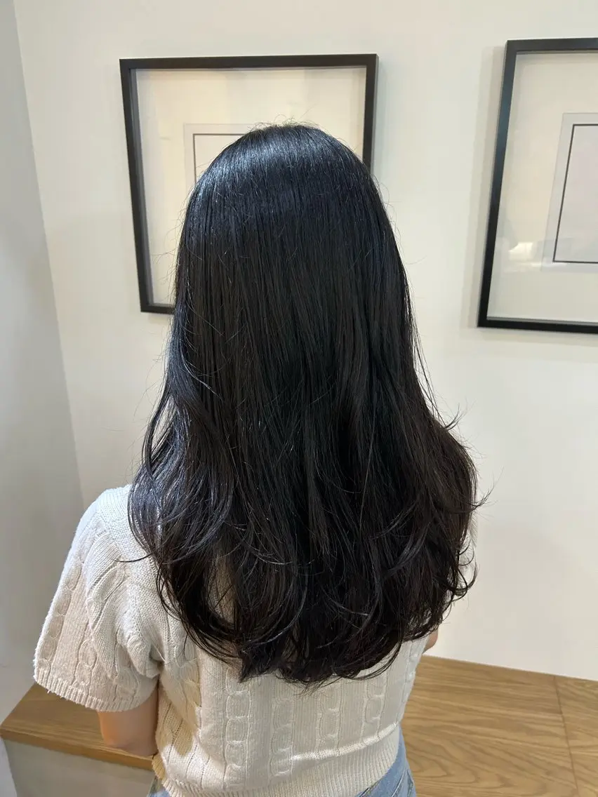 🖤黒染め卒業🎓【暗髪カラー】+カットの写真