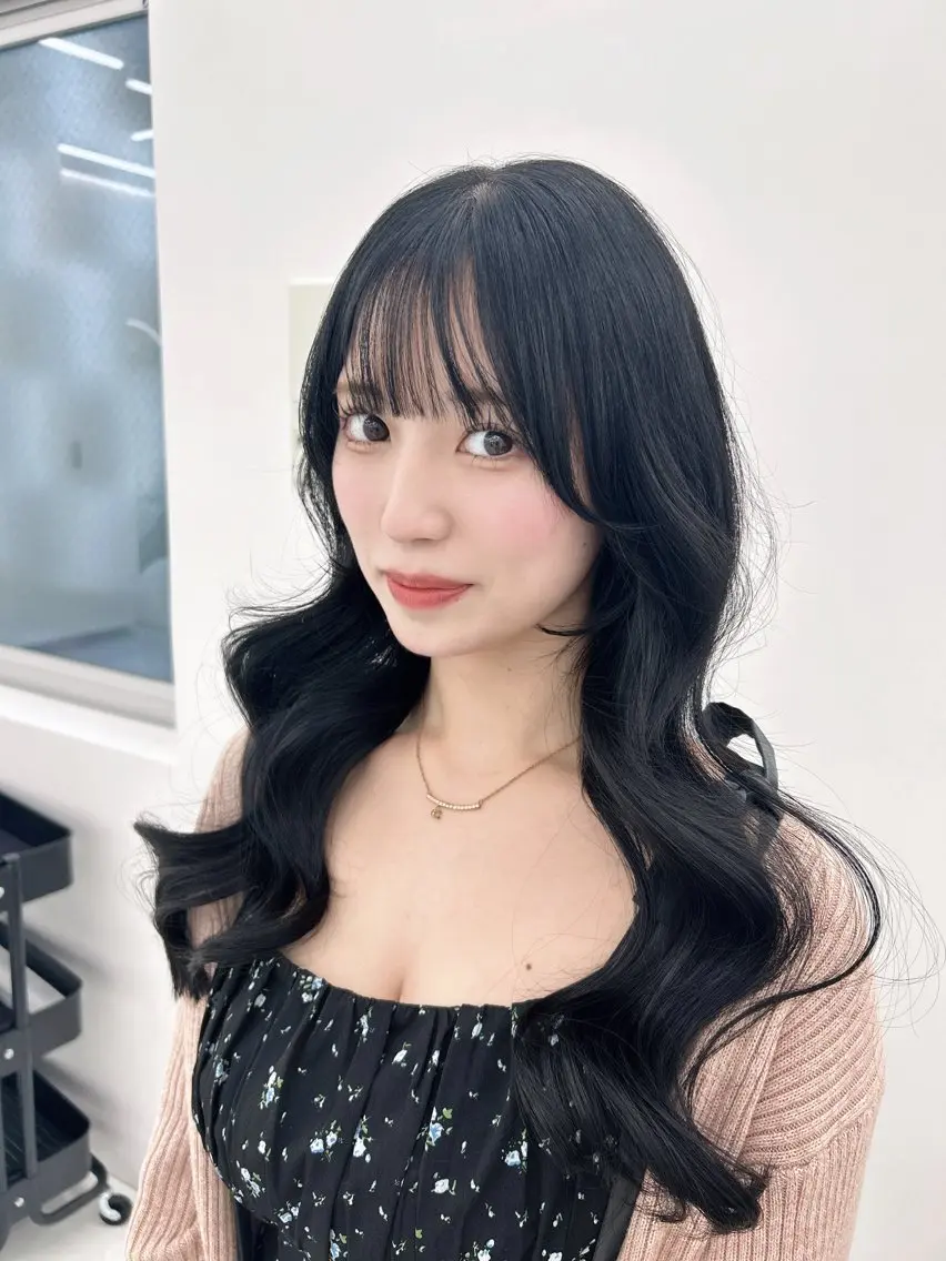 ロング 顔まわりレイヤー 顔周りカット 韓国風ヘア レイヤーカット 似合わせカット カット ヘアカラー トリートメント 前髪/顔周り/透明感 艶カラーとどさんのヘアスタイル