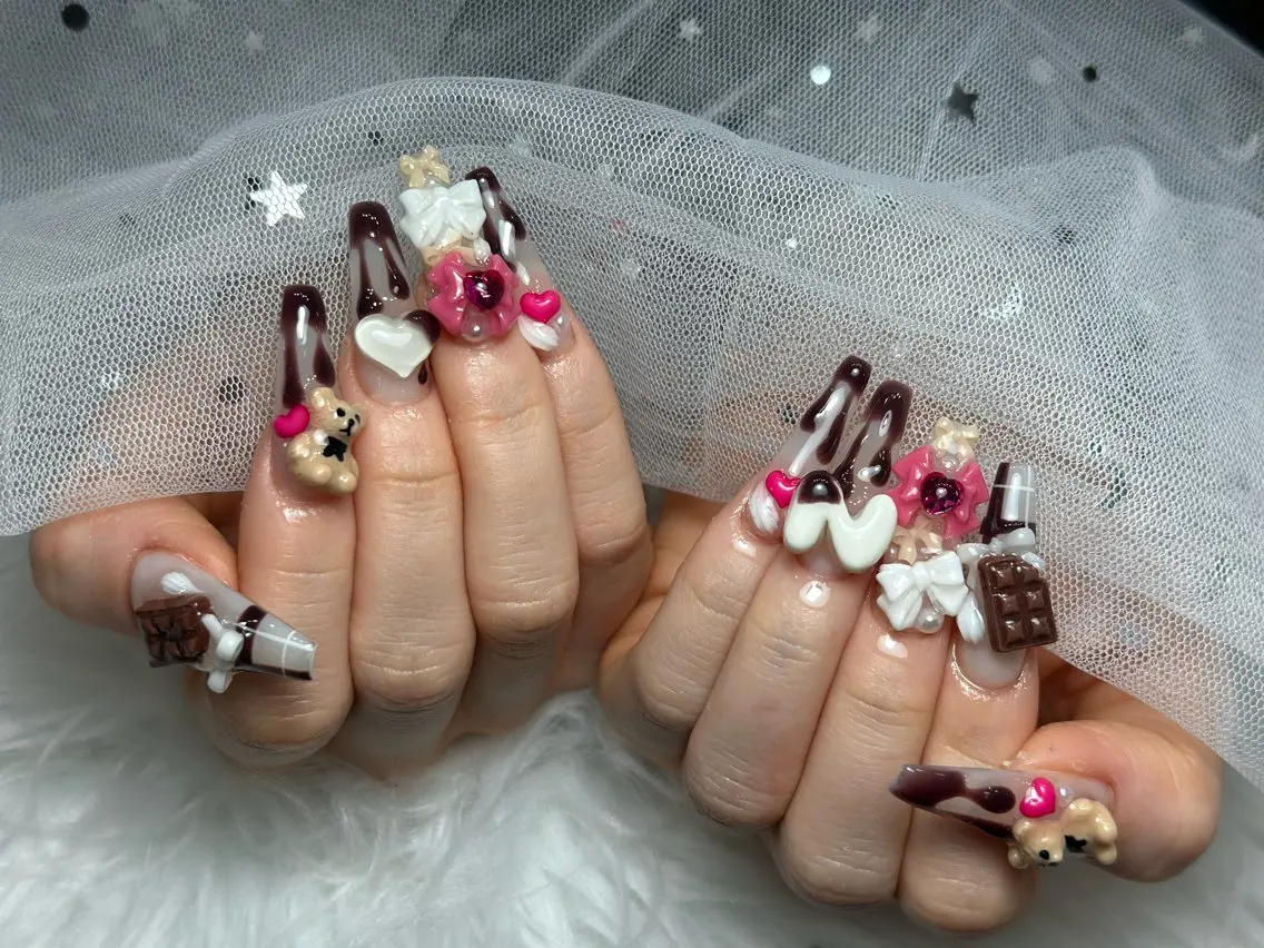 ネイル チークネイル ドット フレンチネイル グラデーション 韓国ネイル ハンドネイル Lisa Nail Salonのネイルデザイン
