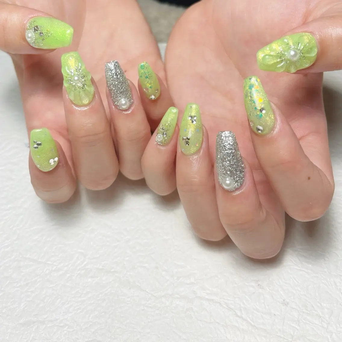 ネイル アートネイル フラワーネイル フットネイル ジェルネイル キラキラネイル ハンドネイル Y nail なんば堀江店のネイルデザイン
