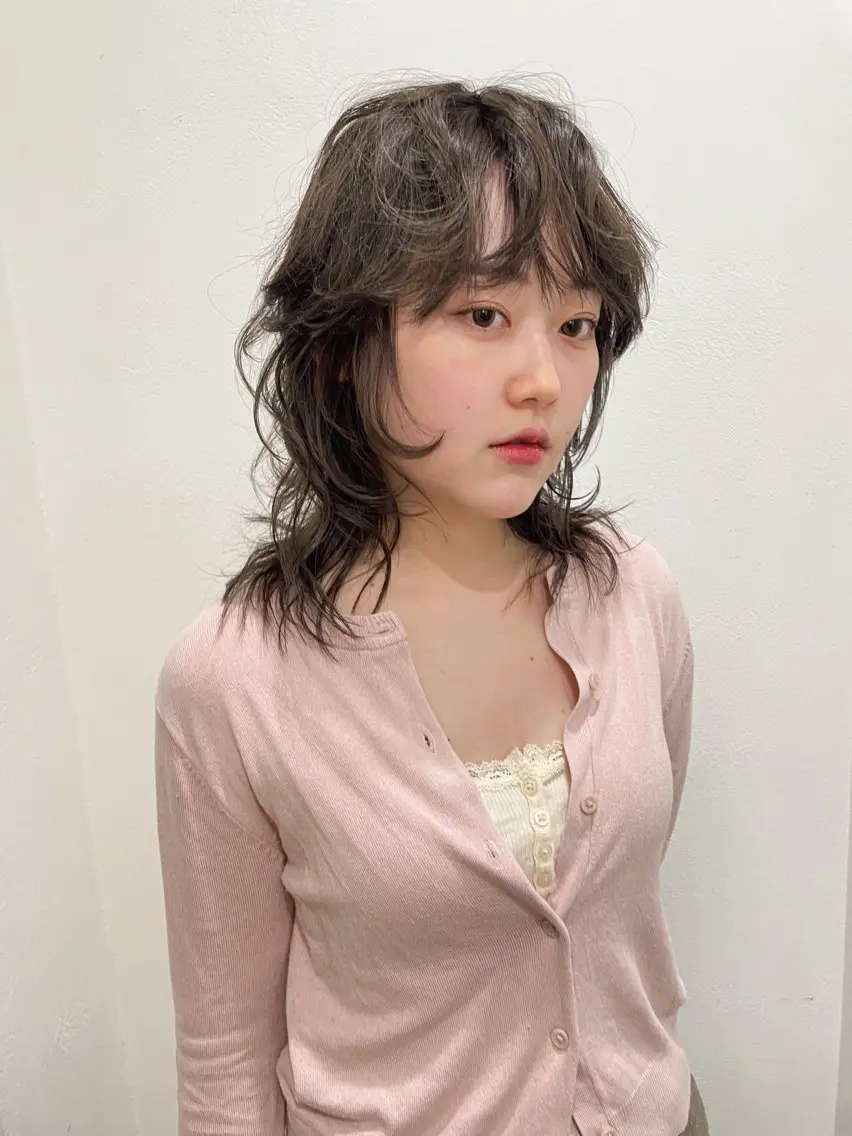 ミディアム カラー 透明感カラー グレージュ レイヤーカット ウルフカット HIBIKI/原宿 ハッシュカット🪄のヘアスタイル