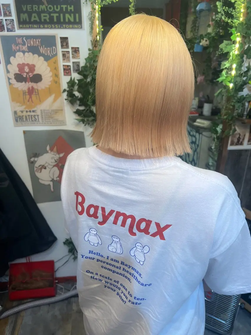 ミディアム カラー 抜きっぱなしブロンド ハイトーンカラー ヘアカラー カラーパティシエ facce🌼ikoのヘアスタイル