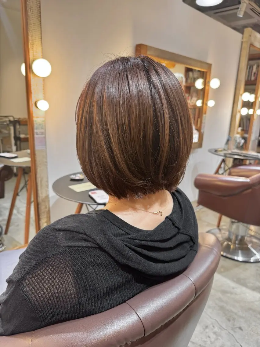 ミディアム カット BEHIND THE CURTAIN りこのヘアスタイル