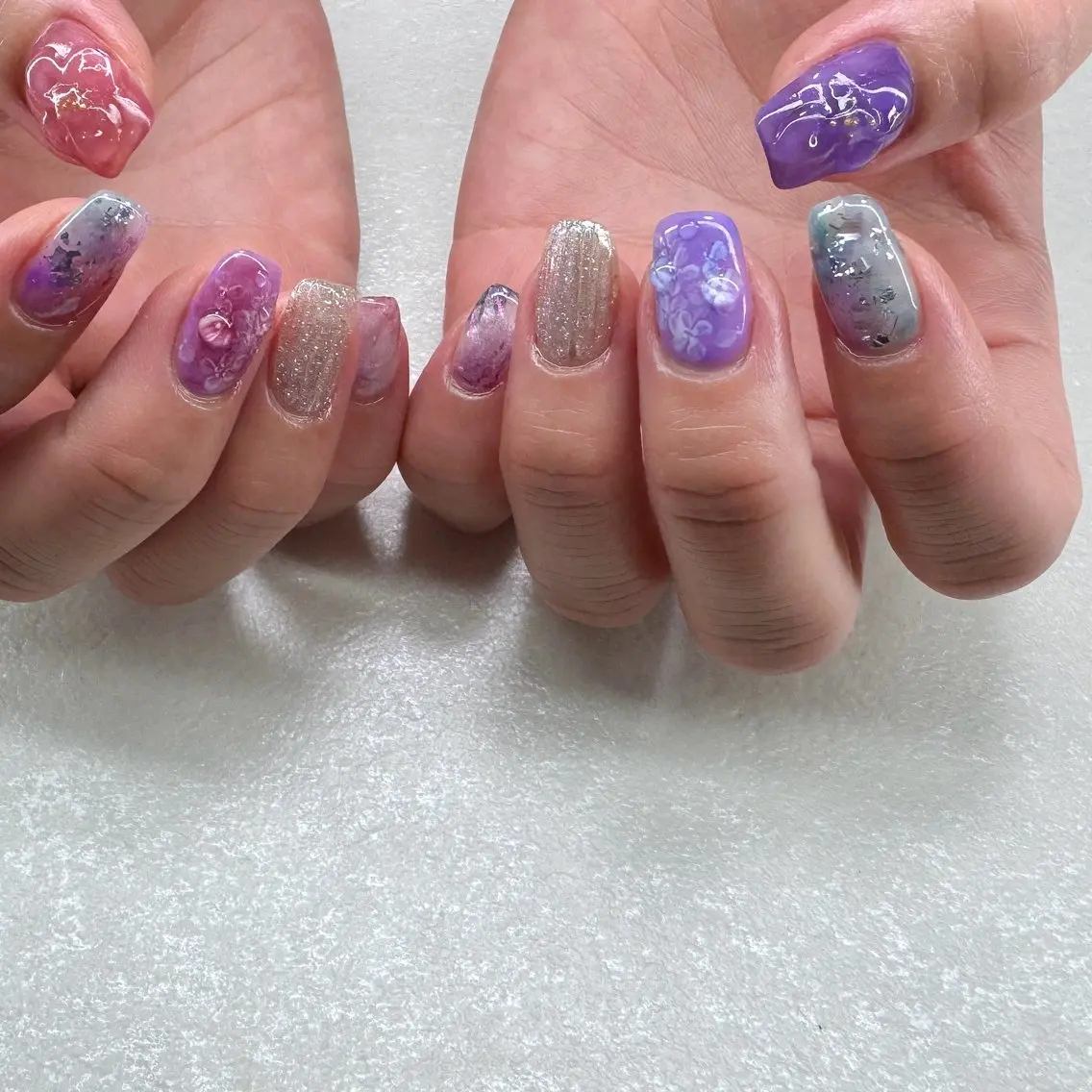 ネイル オーロラネイル ブルー ぷっくりネイル パープル シルバー ハンドネイル pointillé .ayaのネイルデザイン