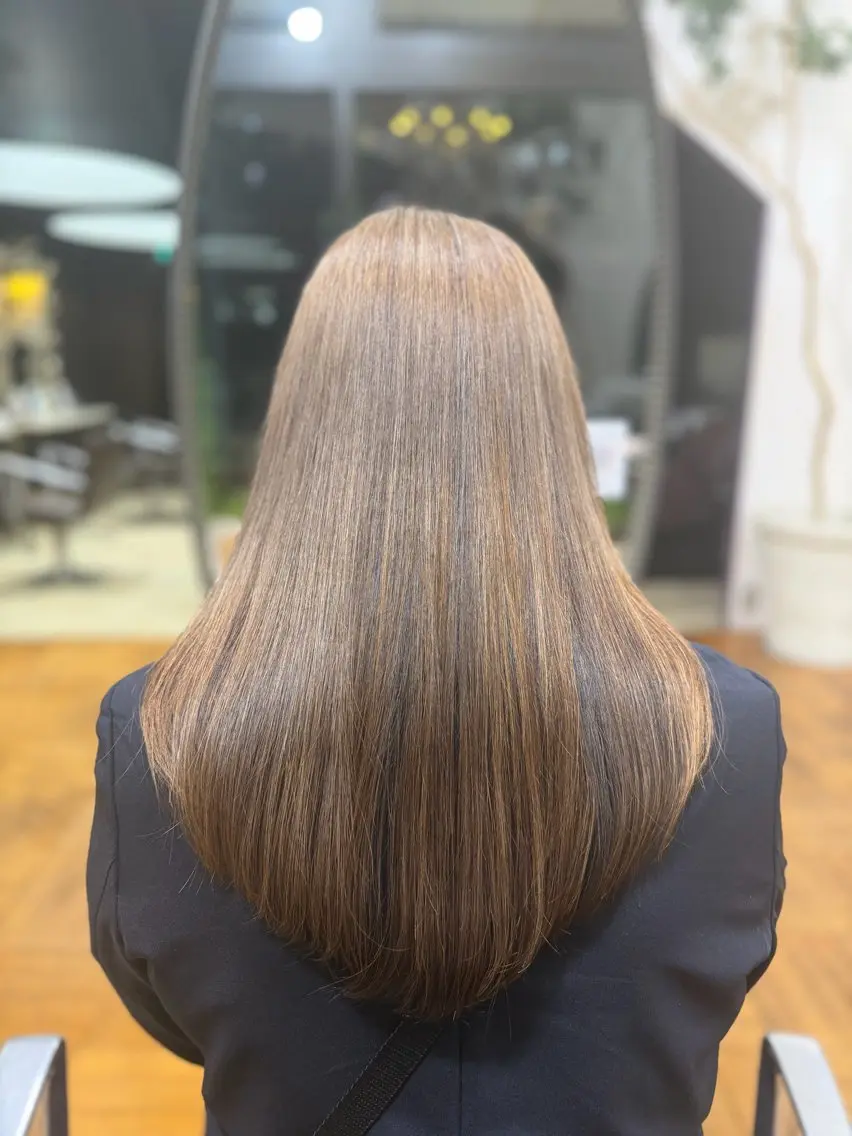 ロング 縮毛矯正 ツヤ髪💫髪質改善 透明感カラー仁平創太のヘアスタイル