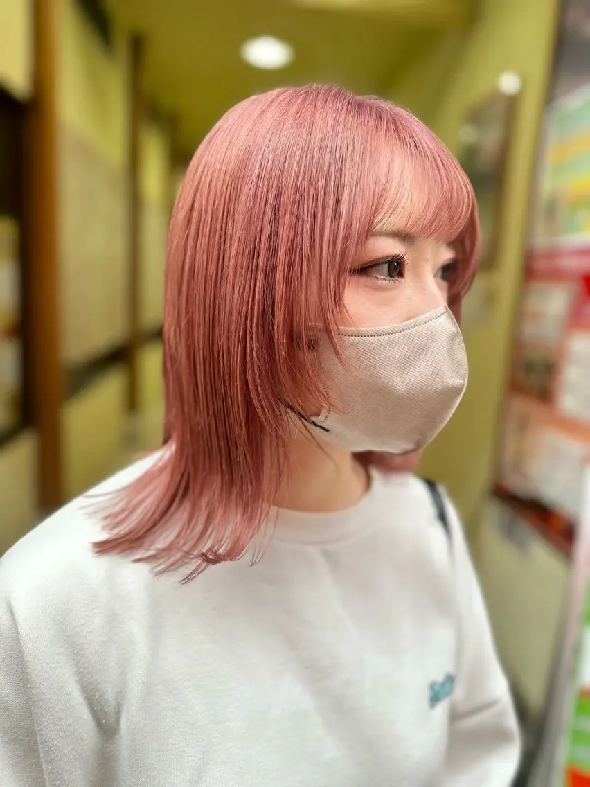 ミディアム カラー ブリーチ ボブ 顔まわりレイヤー レイヤーカット RI HOのヘアスタイル