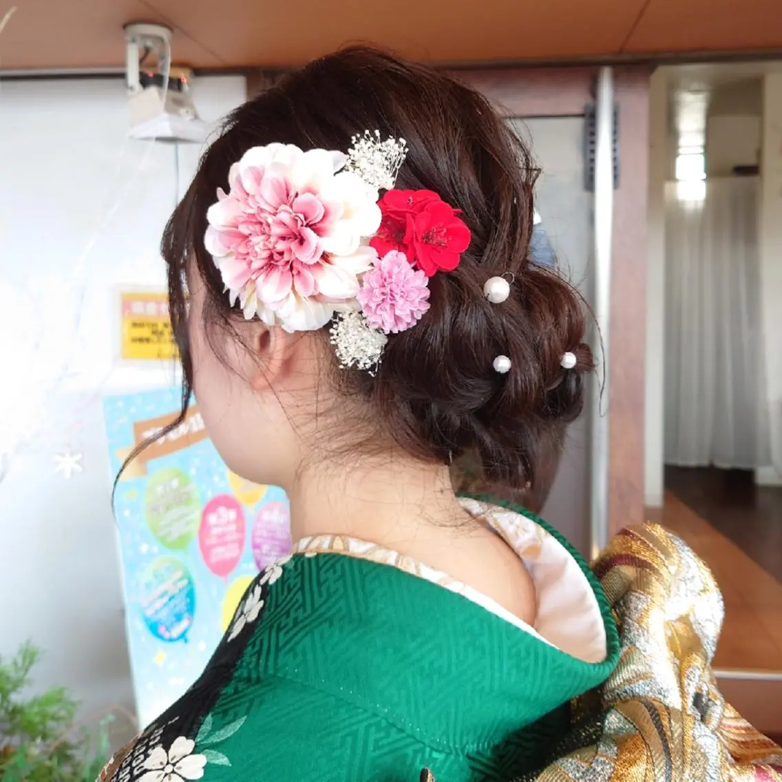 予約は公式LINEで👍2027成人の日のヘアセット&着付🆗👍成人の日まで当店でのカット等20%off✨の写真
