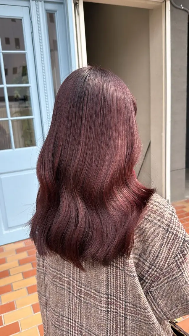 ロング カラー カシス ピンクカラー カット ヘアカラー トリートメント Sakura .のヘアスタイル